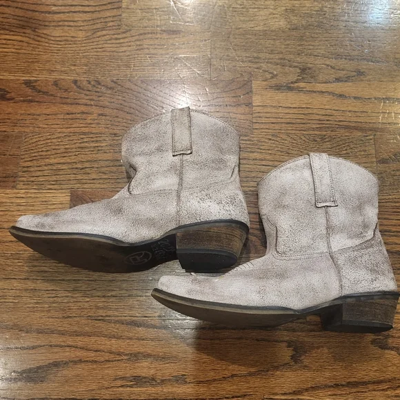 Roper Cowboy Boots In Crackled Cream White - Picture 4 of 9